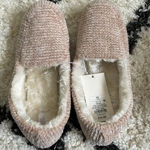 Brand new furry rose gold with gold speckles moccasins. Size 10.